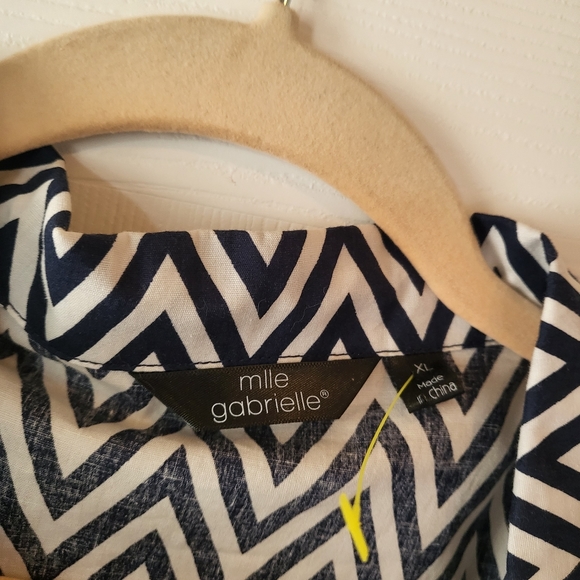 Chevron navy and white wrap dress - Picture 3 of 5